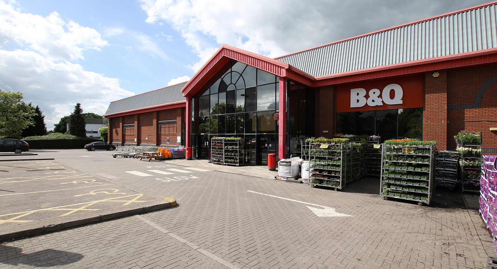 East Midlands Retail Warehouse Sale